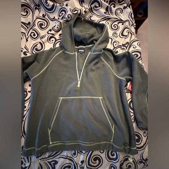 NWT-Bass Mens 
1/2 Zip Front pocket 
LongSleeve Hoodie 
Adjustable Toggle waist - Picture 9 of 9